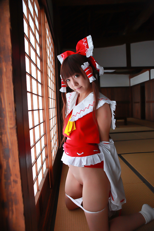 [Cosplay] Reimu Hakurei with dildo and toys - Touhou Project Cosplay